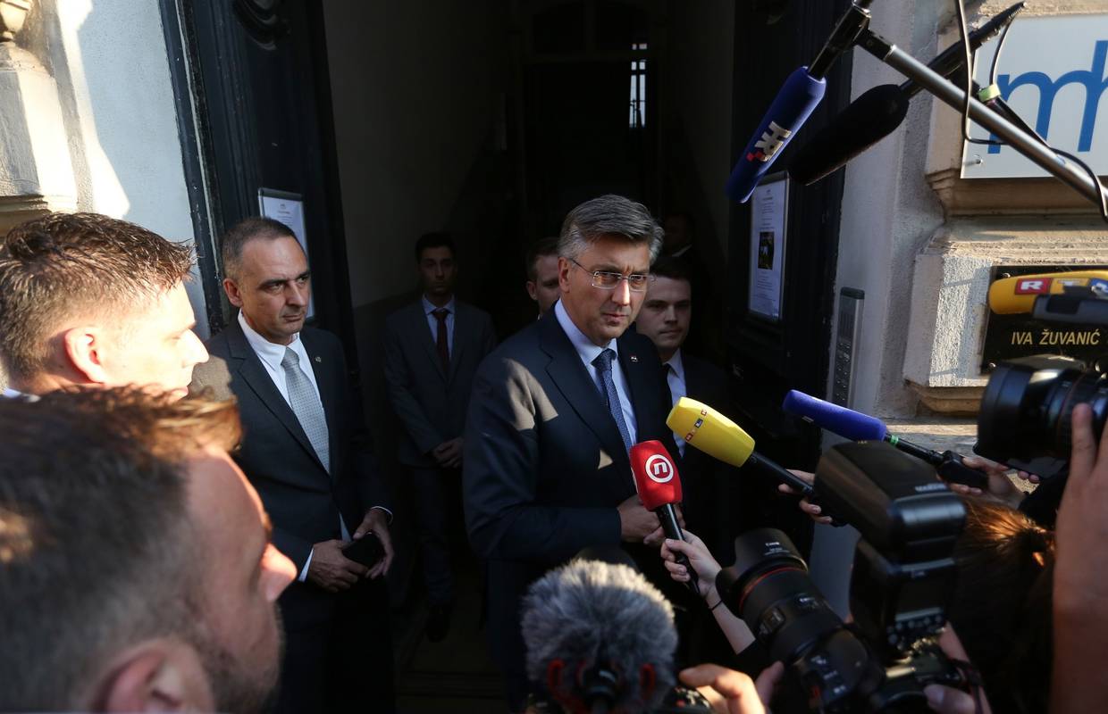 Premijer o privođenju novinara: Nebuloze su optuživati Vladu