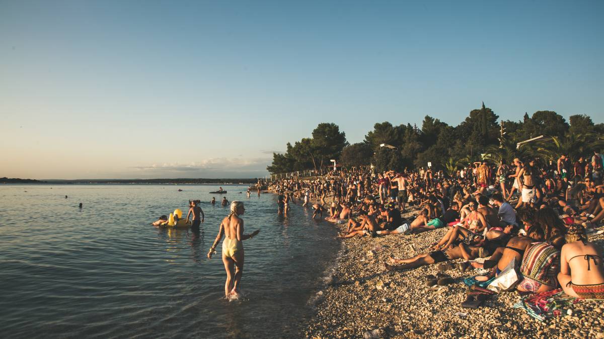 Objavljen je raspored pozornica za Outlook fetival