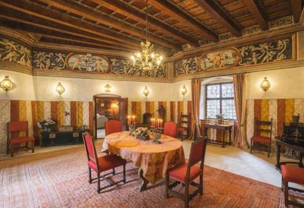 FOTO Dvorci diljem svijeta na prodaju! Neki imaju 200 soba, tamnice, jezera, šume i potoke