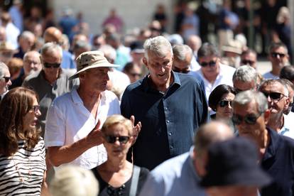 FOTO Splićani ispratili Ratu Tvrdića na posljednji počinak. Stigli su Ukić, Grašo, Huljić...