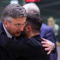 VIDEO Plenković srdačno zagrlio Zelenskog u Bruxellesu, kratko su popričali. U planu i sastanak
