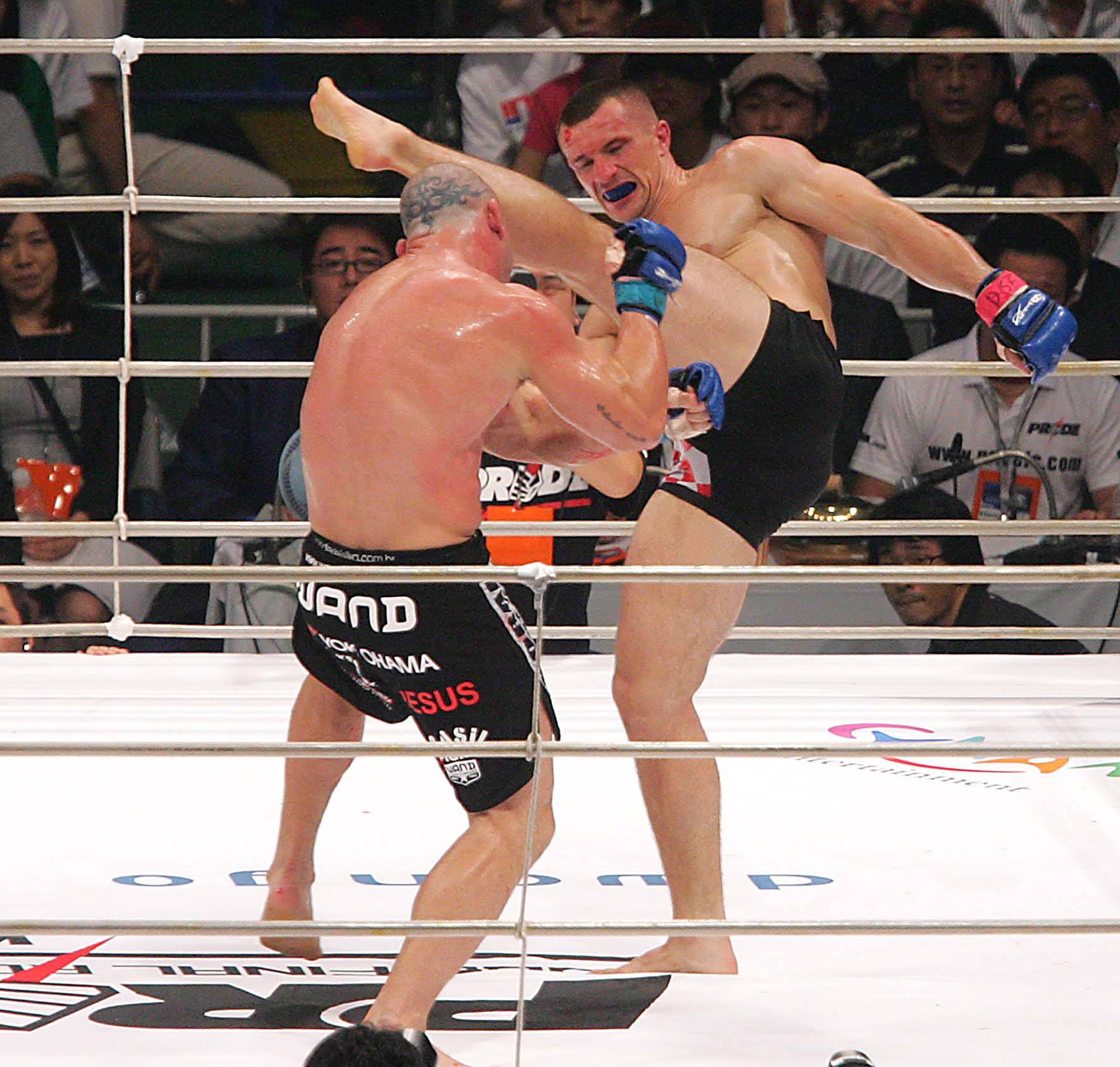 Kako je to Hunt preživio? Kad te Cro Cop pukne high kickom