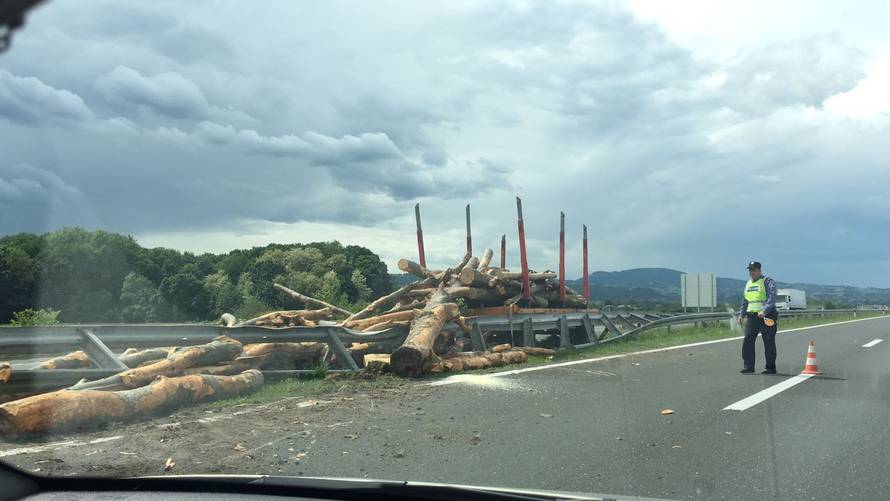 Kaos pred Breganom: Rasuli se trupci po cesti, gužve do 3 km