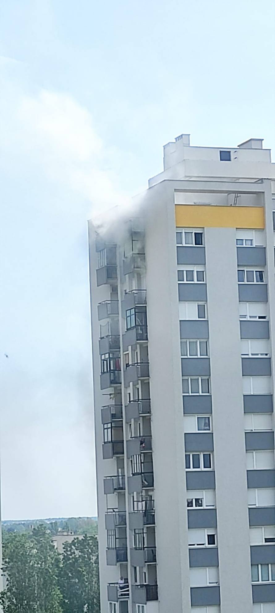 Pogledajte snimku: Gorio stan na vrhu nebodera na Volovčici