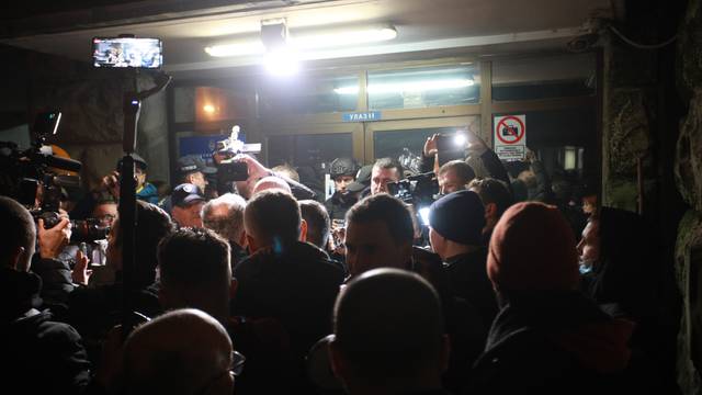 Beograd: Prosvjed pristaša koalicije "Srbija protiv nasilja" ispred Policijske stanice 29. novembar
