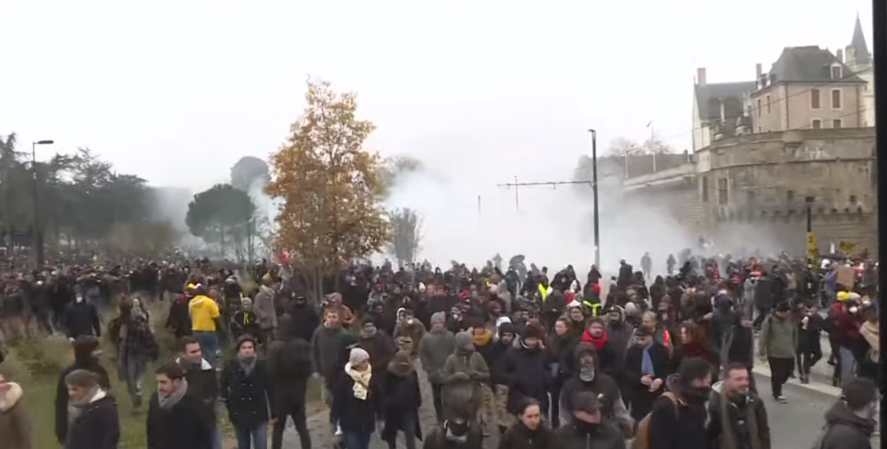 Štrajk u Francuskoj ušao u drugi dan, zatvoren Louvre