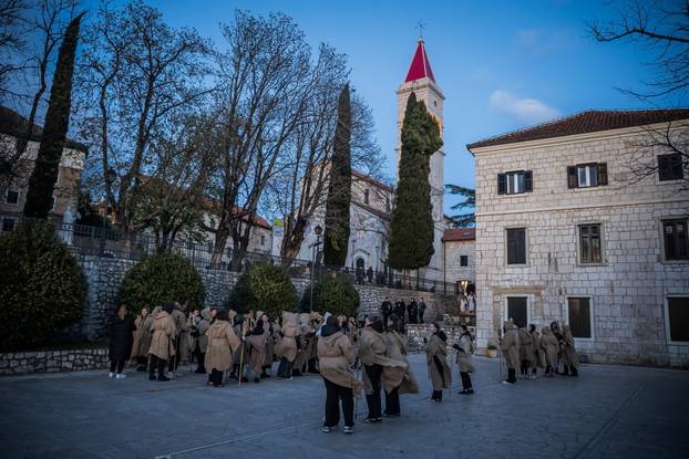 U Imotskom na Cvjetnicu uprizorena „Imotska Muka“, scenski prikaz Muke Gospodina našega Isusa Krista 
