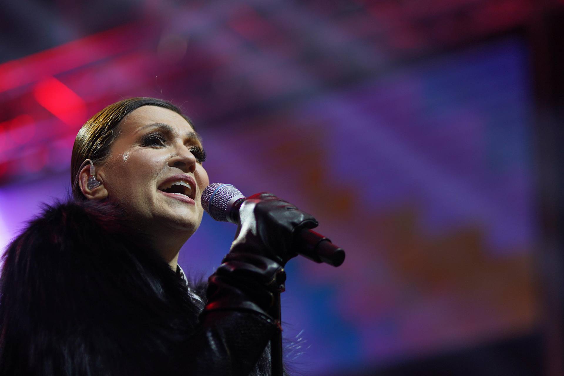 Nina Badrić pjevala u Banjoj Luci i očarala publiku stajlingom