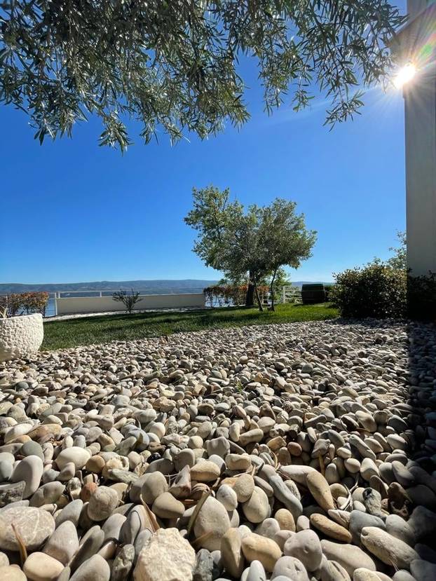 FOTO Ovo je Budimirova vila Pokora: Na ilegalnom katu su biljar i terasa, bazen će rušiti...