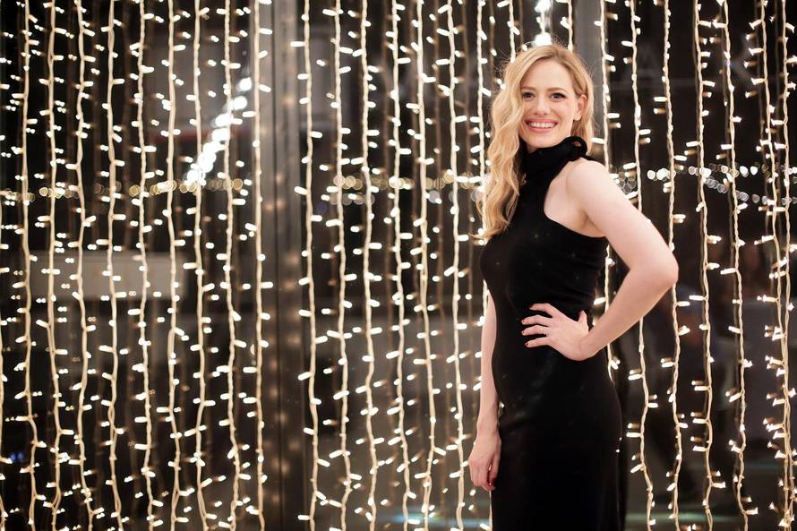 Joksimovićeva supruga zezala Veljaču: U Srbiji se ljubi triput