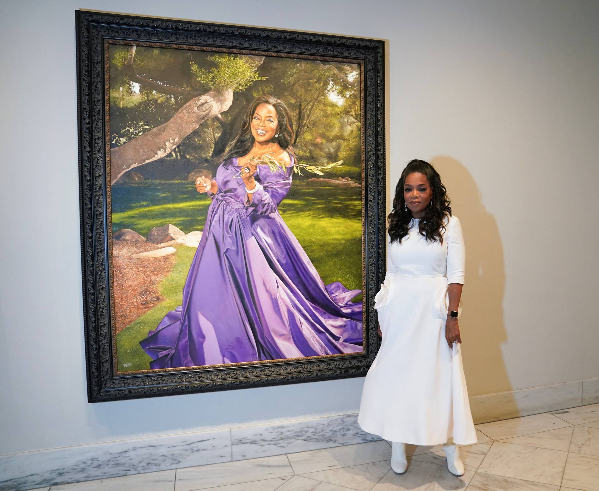 Smithsonian’s National Portrait Gallery unveils portrait of Oprah Winfrey in Washington