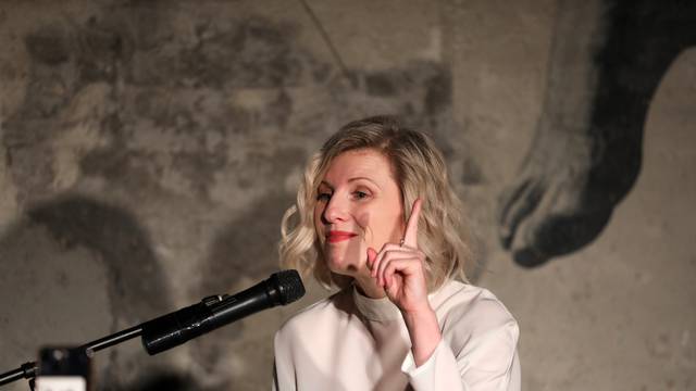 Zagreb: Umjetnička akcija podrške Severini, umjetnici čitaju priče za laku noć