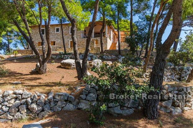 Sami na otoku blizu Kornata: Imanje s kamenom kućom se prodaje za 3,5 milijuna eura...