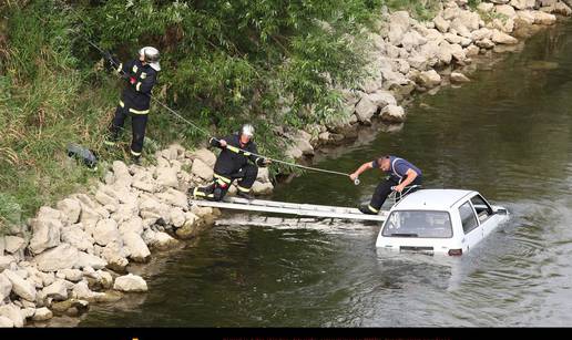 Bilo im je jako dosadno? Fiat Uno su bacili u rijeku Savu