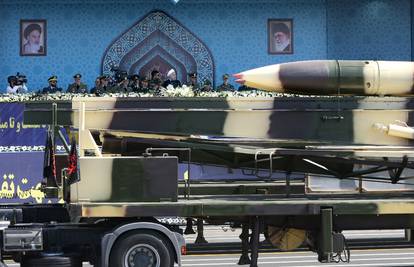 Doseg 2000 km: Iran uspješno testirao novi balistički projektil