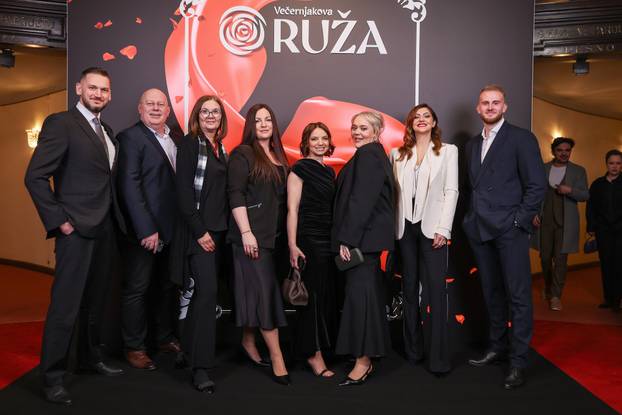 Zagreb: Uzvanici na dodjelu medijske nagrade "Večernjakova ruža" u Hrvatskom narodnom kazalištu