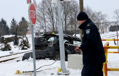 Vlak naletio na auto u Maloj Subotici, vozačica u bolnici