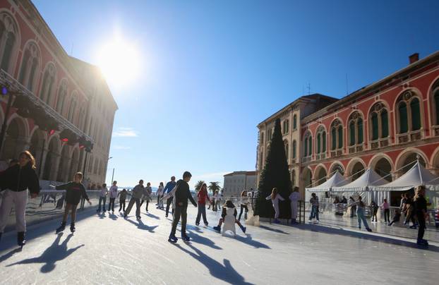 Split- Splićani uzivali u sunčanoj nedjelji.