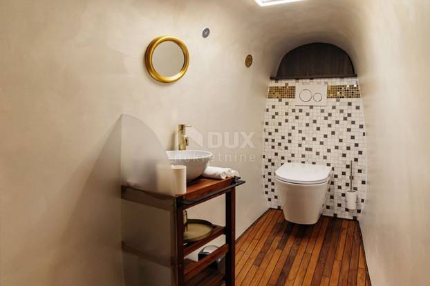 FOTO Da, dobro vidite! Netko u Istri prodaje avion koji je uredio kao kuću! Ovo je cijena za 16m2