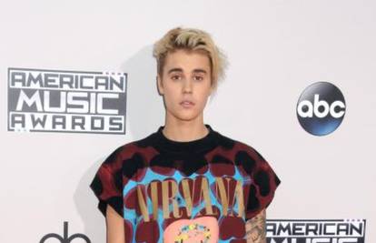 Fanovi ga napali: Bieberu, nisi dostojan nositi majicu Nirvane