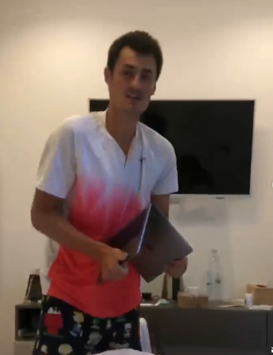 VIDEO Tenisač Tomić podivljao u Splitu, gnječio laptope curi, ona prijeti: 'Objavit ću kućni video!'