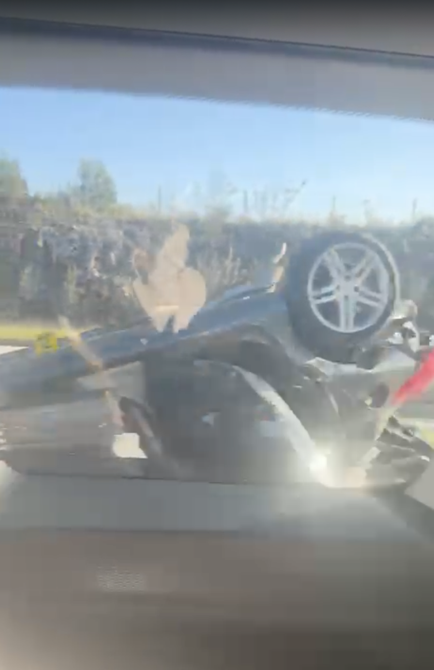 VIDEO Auto na A1 završio na krovu: Više ljudi je ozlijeđeno, vatrogasci ih izvlačili iz vozila...