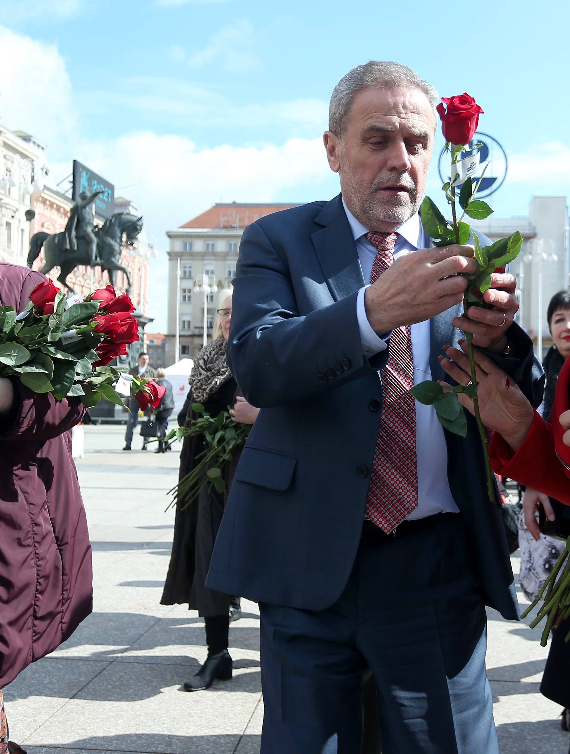 Milan Bandić sugrađankama čestitao Međunarodni dan žena