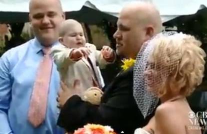 Roditeljima bio vjenčani kum: Dječak (2) umro od leukemije