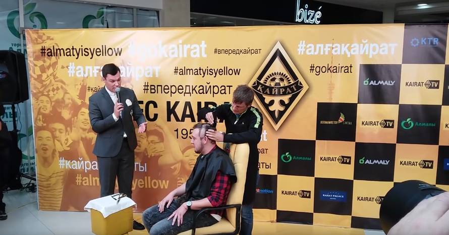 Novinar izgubio okladu pa ga Aršavin ostrugao do gole kože