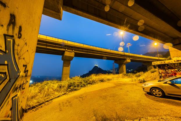 Pogled na Split i Tvrđavu Klis pred nevrijeme