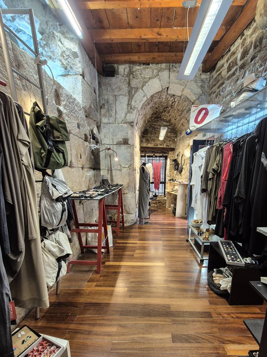 Tražite nosivu, bezvremensku modu? Ovo mjesto morate upoznati