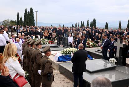 FOTO Posljednji ispraćaj Ante Ćorušića na groblju u Lovreću