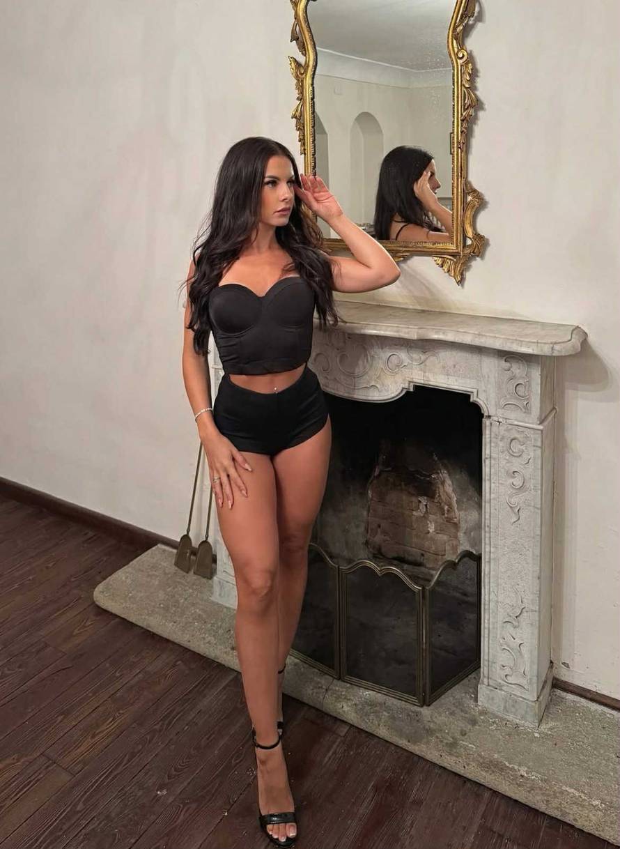 Profesorica u Teksasu pozivala učenike doma: 'Krevet joj je bio prekriven golim fotografijama'
