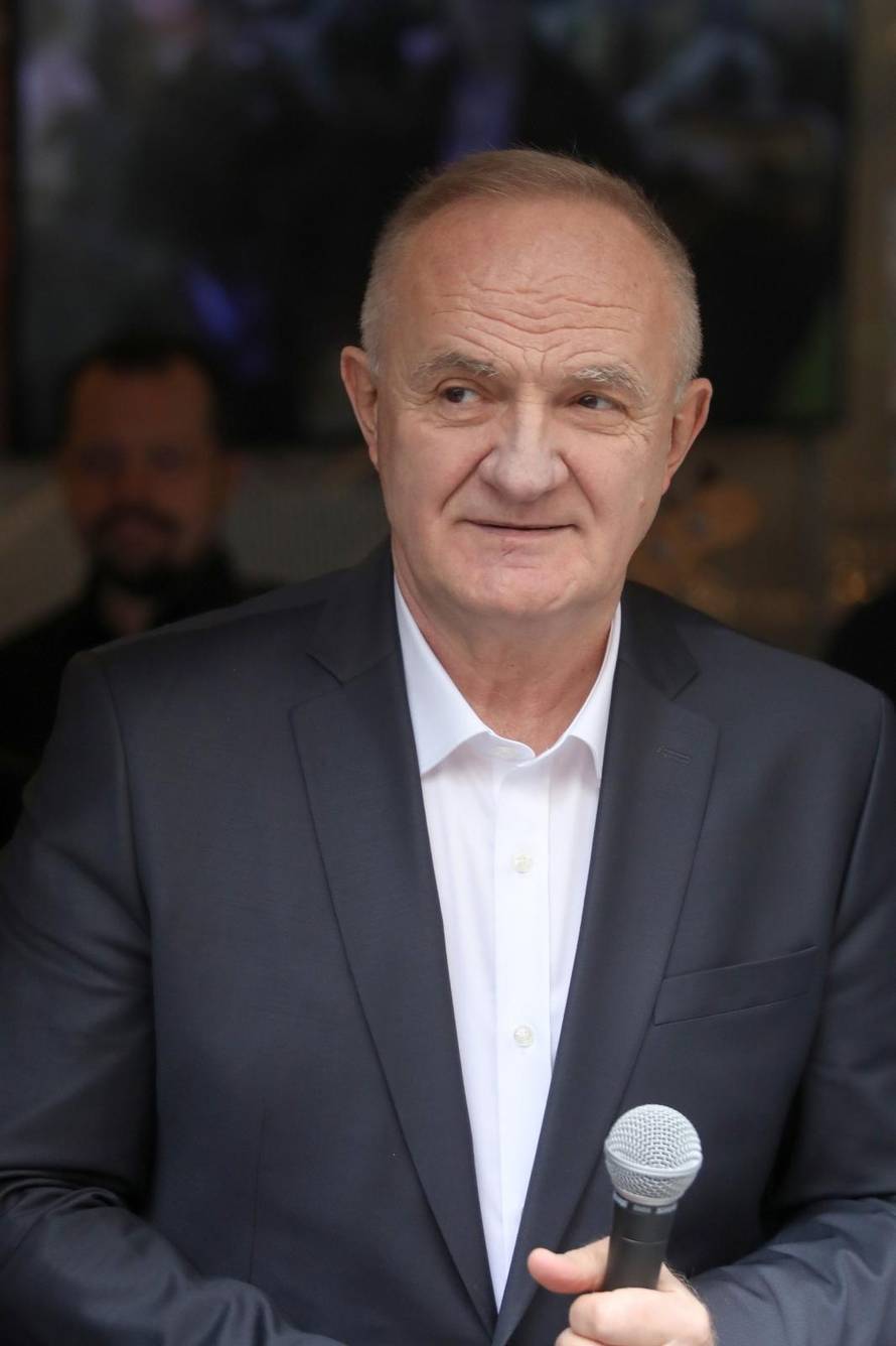 Zagreb: Mate Bulić družio se s građanima i najavio svoju turneju Ja sam na te ponosan