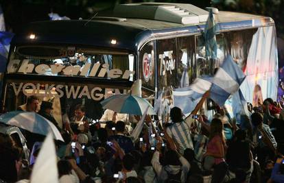 "Ludilo" u Buenos Airesu: Maradona je kod kuće heroj