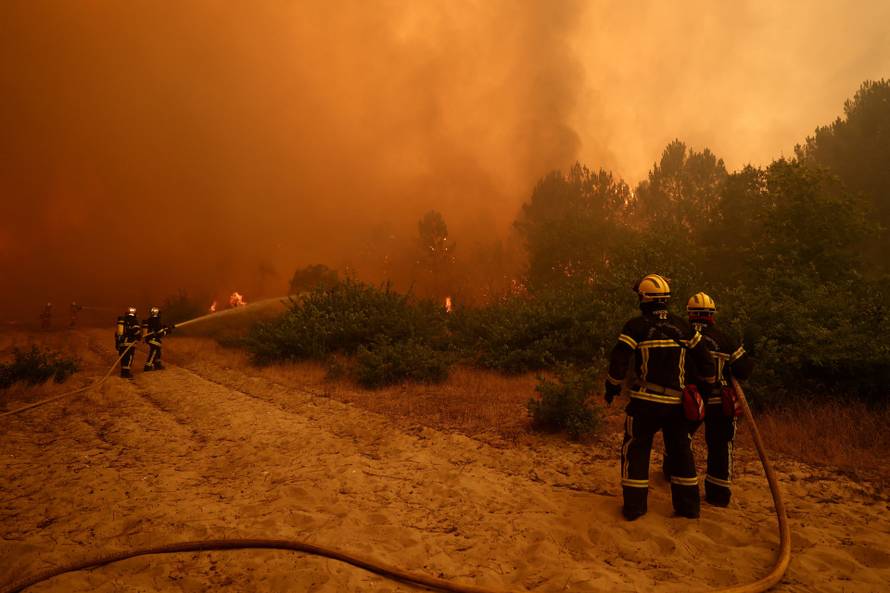 Wildfire in Lege-Cap-Ferret