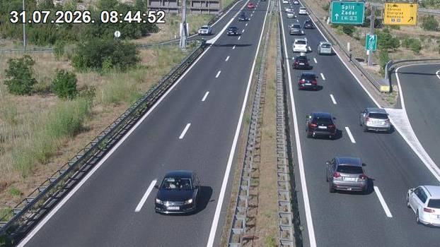 FOTO Zahuktava se udarni vikend. Kod Zagreba kolona 7 km, gužva na ulazu u Hrvatsku