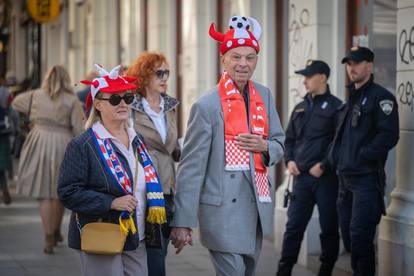 FOTO 'Kockice' i kiltovi ispunili grad: Zagreb prepun navijača!