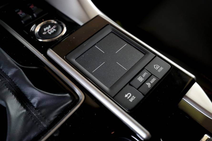 Eclipse Cross na testu: Auto koji jednostavno iznenađuje