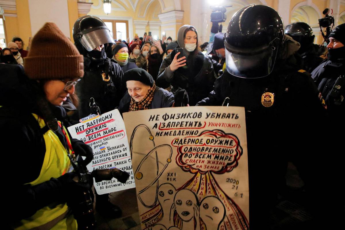 Policija u Rusiji na prosvjedu protiv rata privela ženu koja je preživjela opsadu Lenjingrada