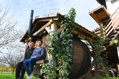Mičetinac: Obitelj Vujić ogromnu vinsku bačvu pretvorili u saunu