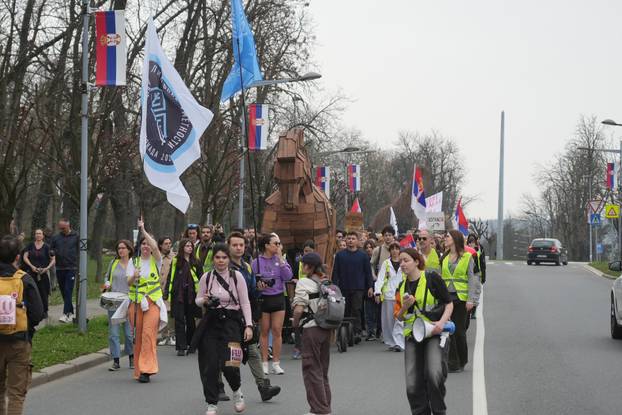 Beograd: Studenti Fakulteta likovnih umjetnosti i Fakulteta političkih znanosti izradili su Trojanskog konja 