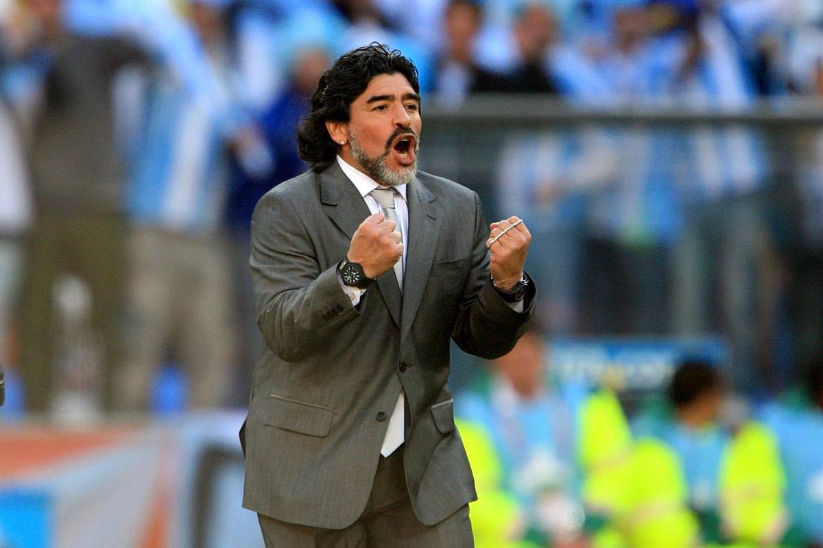 Maradona se vraća na travnjak: Preuzima zadnji klub na tablici