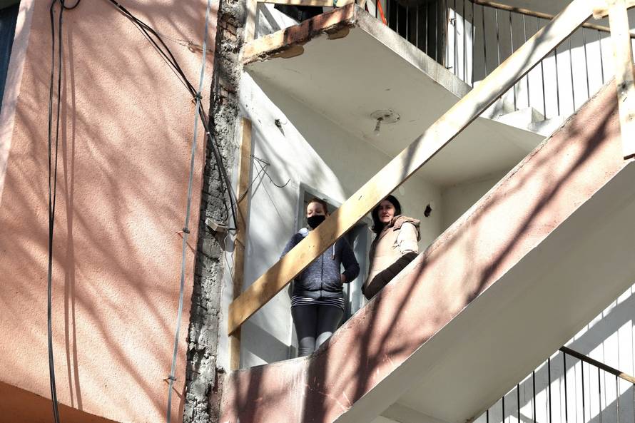 U Kninu se urušio dio stambene zgrade na trgu Oluje