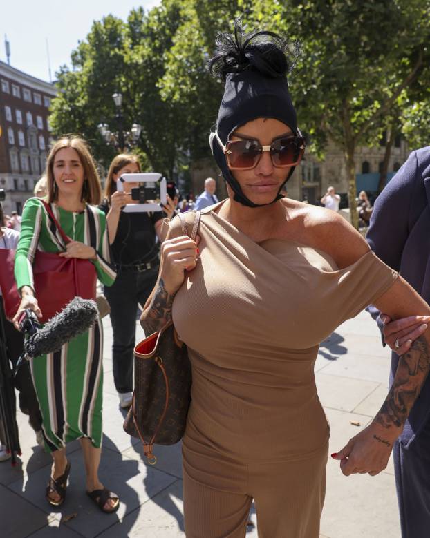 Katie Price arriving at The Royal Courts of Justice