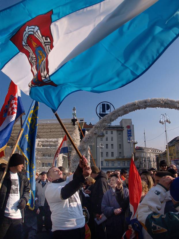 ARHIVA -  Tristotinjak osoba okupilo se na Jelačićevom trgu tijekom skupa podrške Gotovini