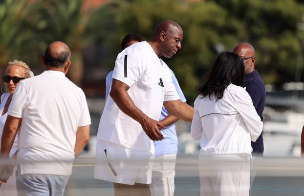 Trogir: Magic Johnson pozirao  i fotografirao se na rivi sa svojim prijateljima