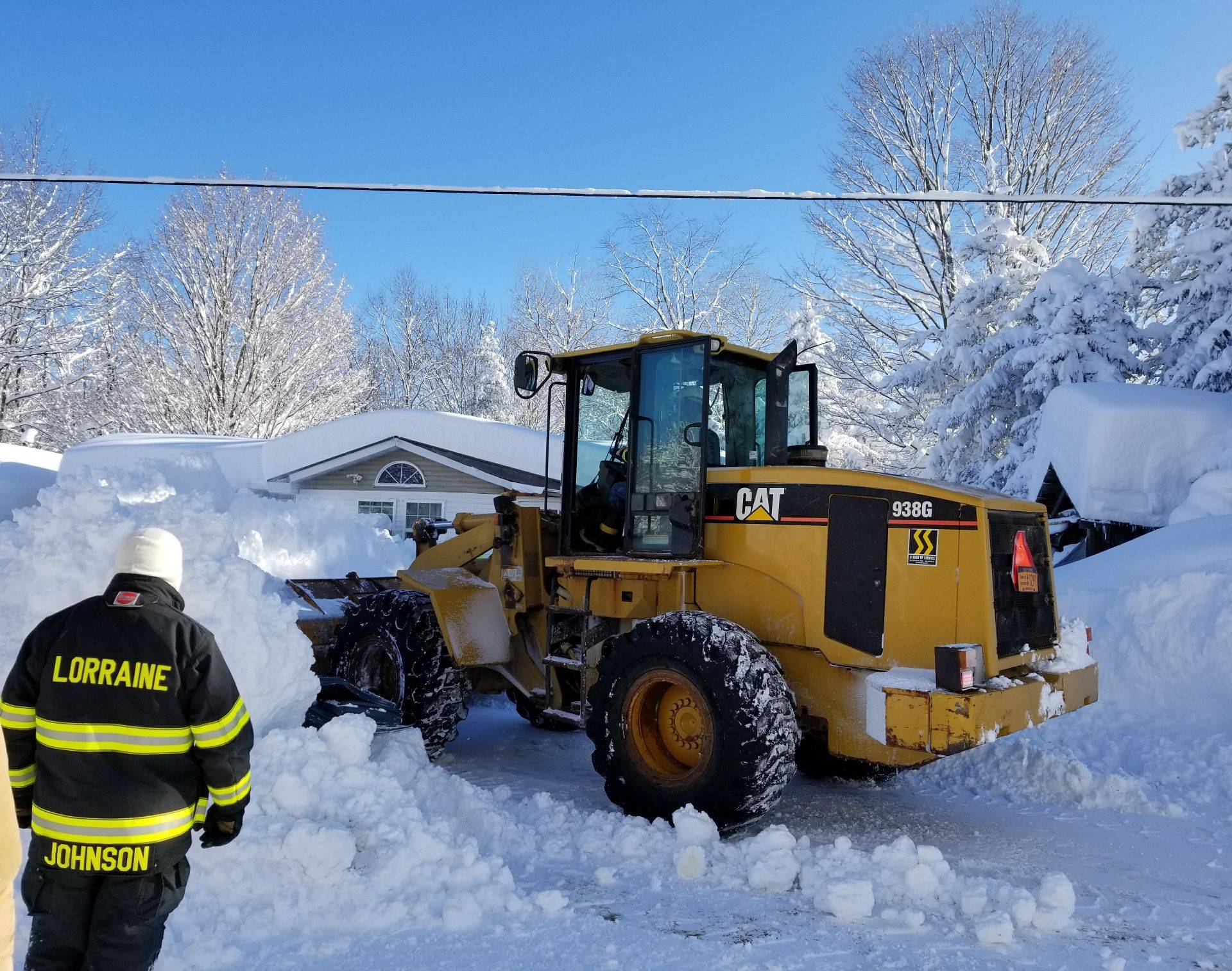 Probili se do kuće, 'skinuli' tri metra snijega i spasili vlasnicu