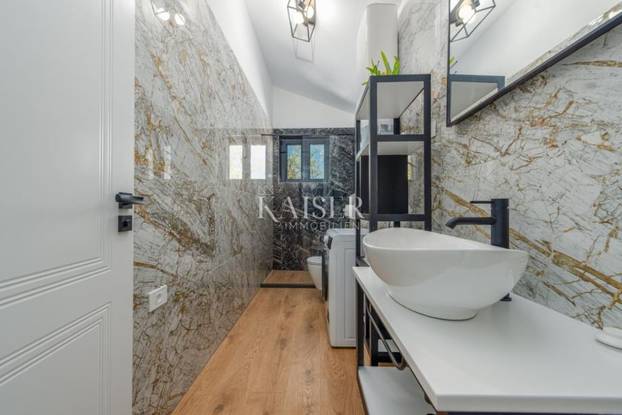 FOTO Ova vila sagrađena od kamena starog 120 godina, a cijena je prava sitnica