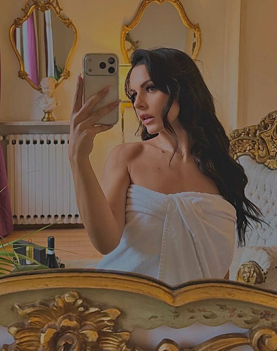 Profesorica u Teksasu pozivala učenike doma: 'Krevet joj je bio prekriven golim fotografijama'